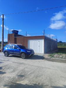 Casa com dois quartos e piscina