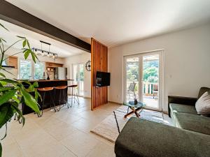 Holiday Home Island Gem - Five Bedroom Apartment