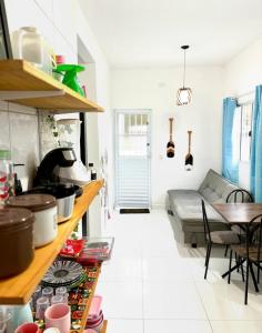 Casa Beira Mar - Vista do Mar pela Janela da Sala, perfeita, em frente à praia da enseada Sesc Bertioga