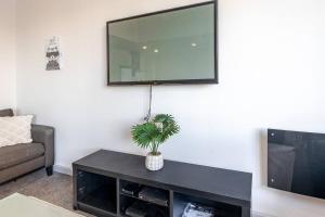 Hidden Hideaway With Harbour View - Prime location