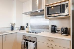 Hidden Hideaway With Harbour View - Prime location