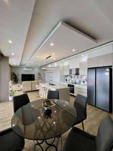 Chequers Suites Subic Bay - Ubytování bez kategorie ve městě Olongapo