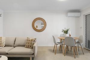 Burleigh Breeze 2 Bed Beach Walk Retreat
