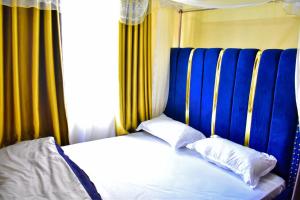 Zenscape Makasembo Modern 2BR Apartment with Stunning City Views 10min from Airport