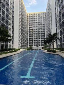 3 single beds transient room mall of asia pasay