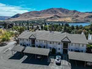 Cozy Condo in Chelan with Balcony & Views