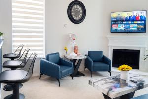 Entire Home 3BR Hidden Gem Getaway with Level 2 EV Charger, Central Location