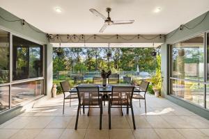 Hinterland Retreat 5 bedrooms, pool & hot tub