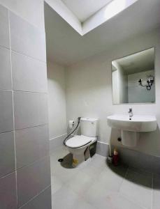 Big Studio with Pool & Gym Near Ayala & Landers