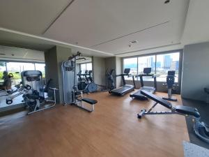 Big Studio with Pool & Gym Near Ayala & Landers