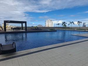 Big Studio with Pool & Gym Near Ayala & Landers