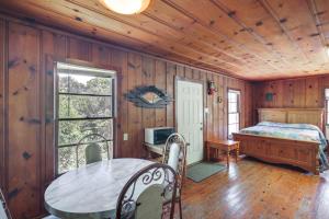 On-Site Trails! Cozy Whitney Cottage 2 Mi to Lake