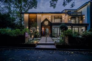 Blooming Lotus Hostel