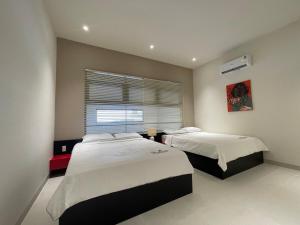 SUNNY villa by the beach-Private Pool-3 bedrooms