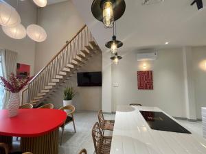 SUNNY villa by the beach-Private Pool-3 bedrooms