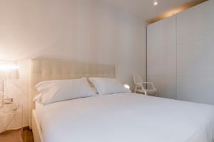 One-Bedroom Apartment with Balcony - Via Borgospesso 27 room in Fifty Eight Suite Milan