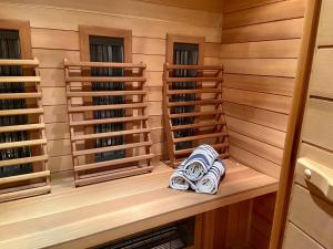 Romantic Loft, historic farmhouse, Sauna, Nature walks