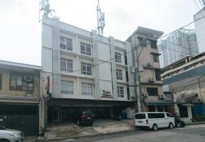 RedDoorz at Regina Hometel J Victor