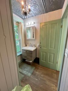 Historic Devoe House-Walk to Downtown Arts and Restaurants