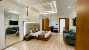 Lawrence Tungsten Resort