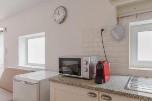 Between Mountain And Sea