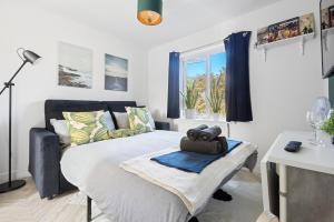 1Bed Flat in London - Peaceful Canal side FREE Parking