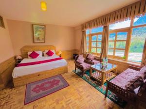 Hotel Hollywood Manali - Scenic River & Mountain View With Premium Rooms Near Mall Road