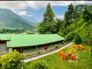 Hotel Hollywood Manali - Scenic River & Mountain View With Premium Rooms Near Mall Road