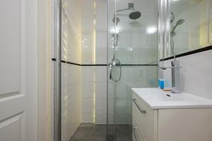 Afrykańska Deluxe Apartment by BookingHost