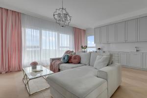 Magellana Glamour & Green Hill View by Downtown Apartments