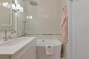 Magellana Glamour & Green Hill View by Downtown Apartments