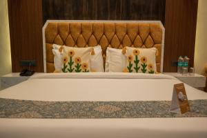 Clarks Collection Brahmas Resort