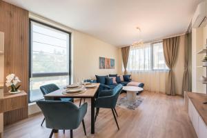 Ivy - Lux Apartment with Parking & Pool in Azur Panorama