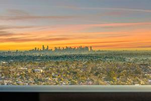 Highrise Luxury Penthouse with City Ocean Mountain View