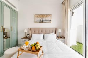 1BR Lagoon View Luxury Spa Retreat near Miracle Garden By Green Sky Holiday Homes