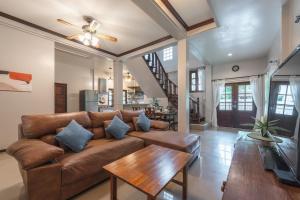 Naiharn Beach Holiday Pool Villa, Rawai