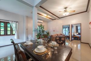 Naiharn Beach Holiday Pool Villa, Rawai