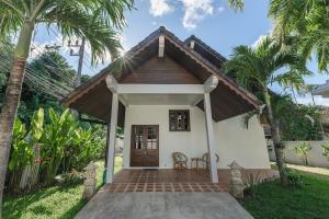 Naiharn Beach Holiday Pool Villa, Rawai