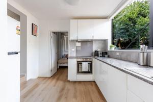 B5Q Abnb-Style 2BR House with Free Parking and 5 mins ride to Eagle Farm