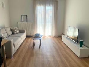 Quiet Central 2-bedroom Flat 4 to Metro & Shops