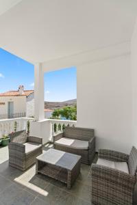 Chora Sea Nest, 2-BDR Flat in Andros Town