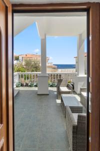Chora Sea Nest, 2-BDR Flat in Andros Town