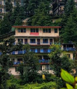 Hotel Sandhyana Inn Peaceful stays near Bhagsu Waterfall - Ubytování bez kategorie ve městě McLeod Ganj
