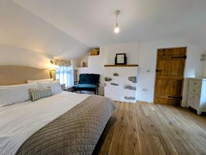 Ty Isaf Welsh Farmhouse with Sea Views