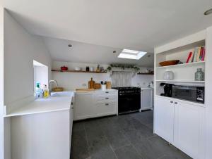 Ty Isaf Welsh Farmhouse with Sea Views