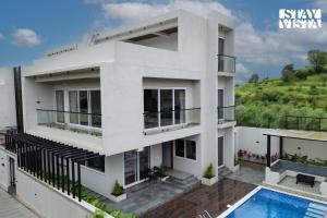 StayVista at Oriana Palms with Wifi and Pool - 4hvězdičkové hotely ve městě Igatpuri