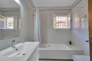 Mediterranean villa near the sea in Marbella - VILLA PALMERAS 23A