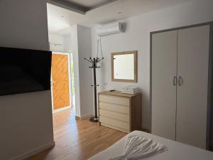 PineSide Rooms