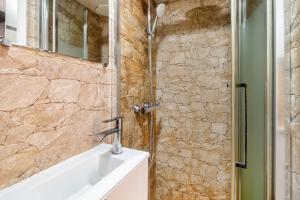 WHome Quiet Retreat Just Minutes from the Buzz