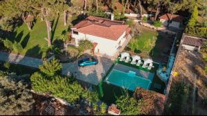Private Villa in the Forest with Pool and Jacuzzi